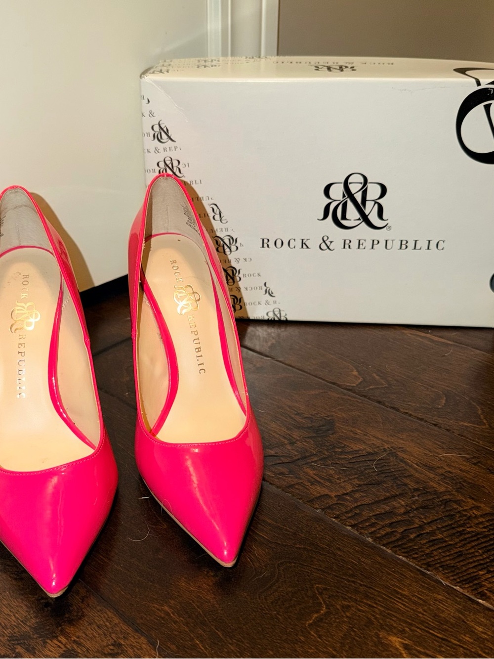 Rock & Republic Women's Neon Pink Patent Pointed Pumps